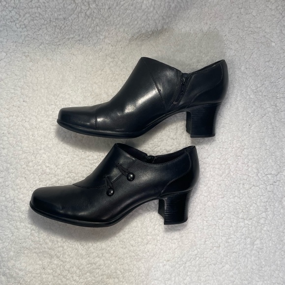 Clarks Black Learher Heeled Shoe - Picture 6 of 10
